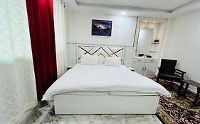 Alibaba'S Indiana Homestay